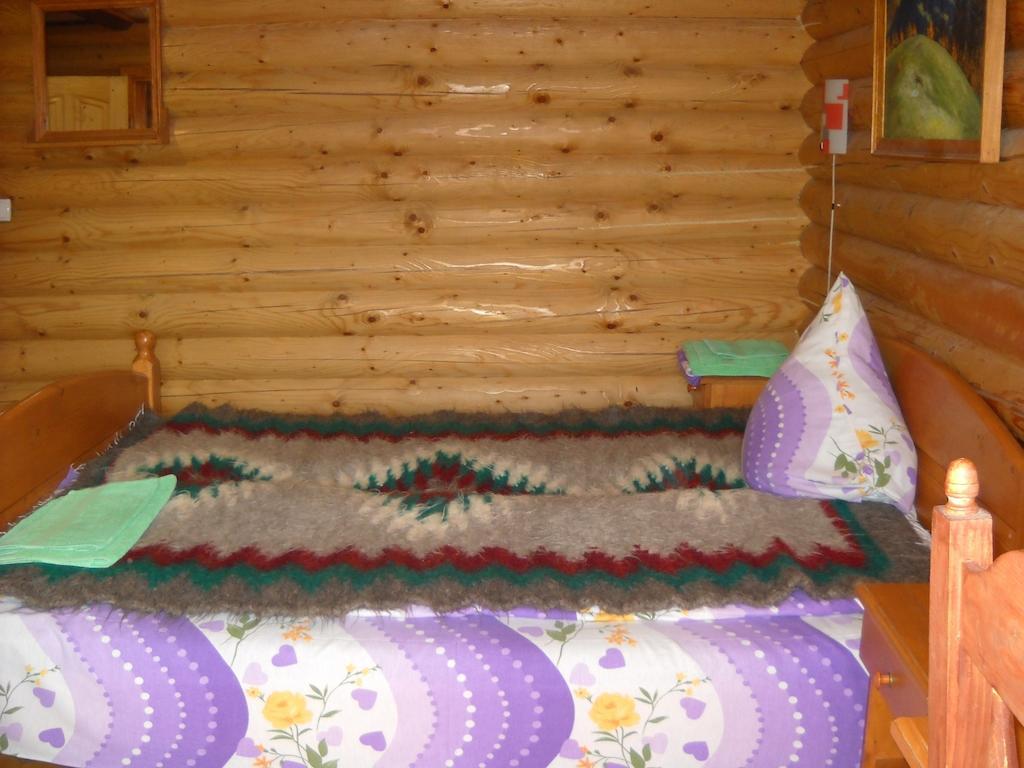 ホテルSmerekova Hata ヤシニャ 部屋 写真
